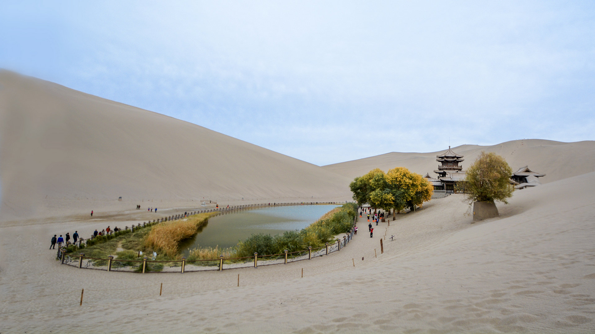 Crescent Moon Spring, Dunhuang